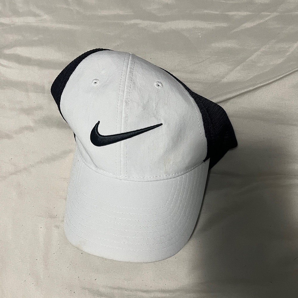 Nike Men's Cap in White and Black